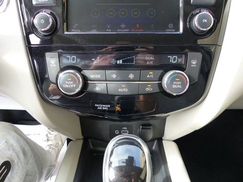 Used 2021 Nissan Rogue Sport SV FWD image 30