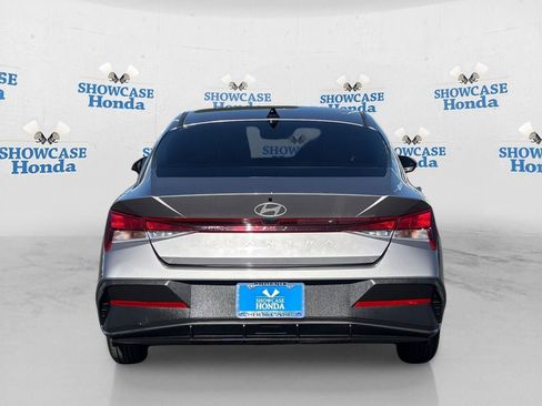 Used 2024 Hyundai Elantra SE image 7