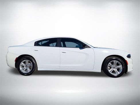 Used 2023 Dodge Charger SXT image 2