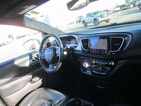 Used 2018 Chrysler Pacifica Touring-L Plus w/ Advanced Safetytec Group image 23