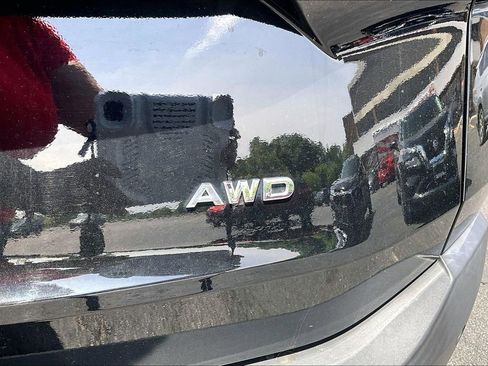 Used 2023 Nissan Rogue S AWD/4WD image 9