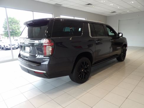 Used 2023 Chevrolet Suburban High Country AWD/4WD image 4
