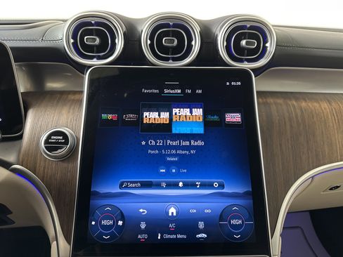 Used 2025 Mercedes-Benz GLC 350e GLC 350e image 15