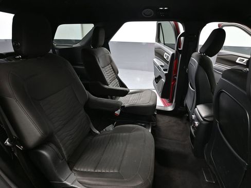 Used 2020 Ford Explorer XLT w/ Comfort Package image 46