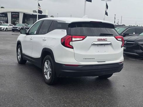 Used 2024 GMC Terrain SLE FWD image 8
