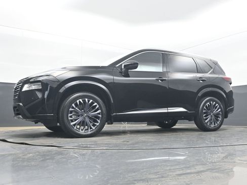 Certified 2025 Nissan Rogue Platinum w/ Tech Package image 25