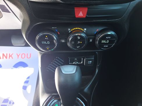 Used 2017 Jeep Renegade Altitude FWD image 18