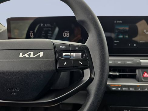 Used 2025 Kia K4 FWD image 21