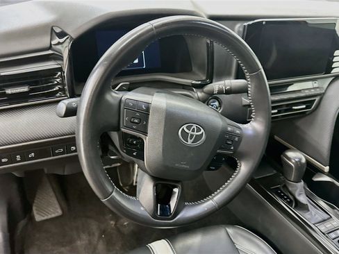 Used 2025 Toyota Camry SE FWD image 18