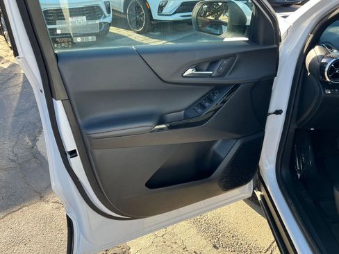 Used 2025 Chevrolet Equinox LT image 18