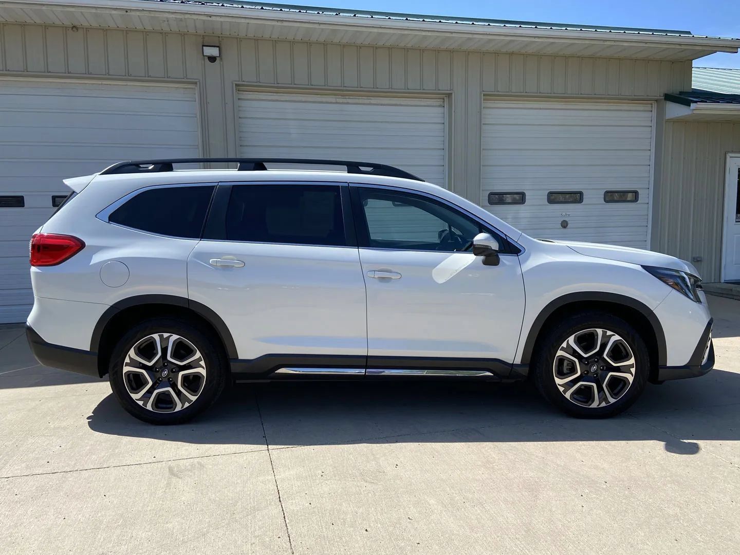 Used 2023 Subaru Ascent Limited AWD/4WD image 7