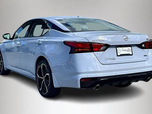 Certified 2025 Nissan Altima 2.5 SR image 4
