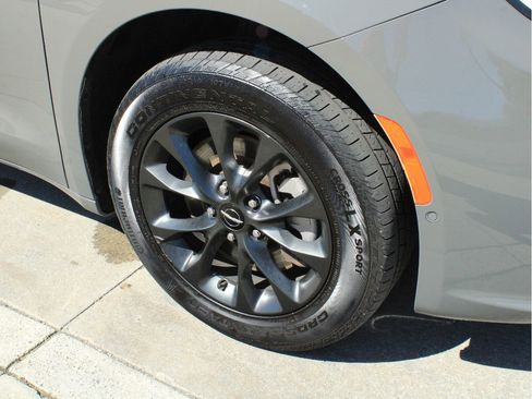 Used 2021 Chrysler Pacifica Touring-L w/ Premium & Safety Sphere Group AWD/4WD image 36