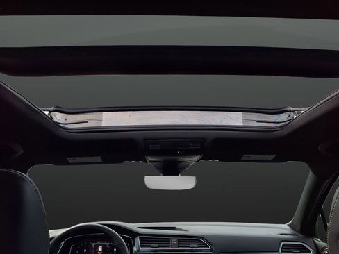 Used 2024 Volkswagen Tiguan SEL R-Line image 41