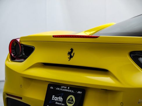 Used 2019 Ferrari 488 GTB RWD image 19