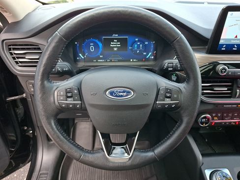 Certified 2020 Ford Escape Titanium w/ Titanium Premium Package 2.0 AWD/4WD image 20