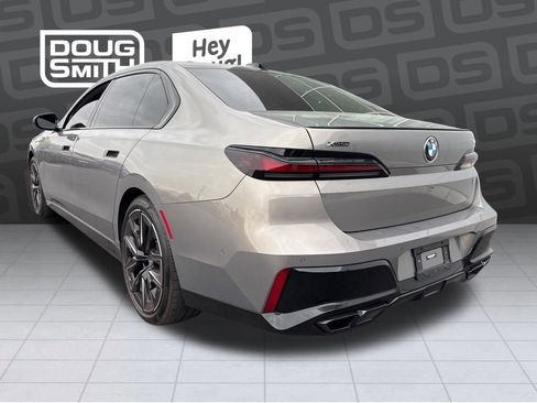 Used 2023 BMW 760i xDrive w/ Luxury Rear Seating Package image 3