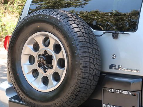 Used 2011 Toyota FJ Cruiser 4WD w/ Upgrade Pkg image 11