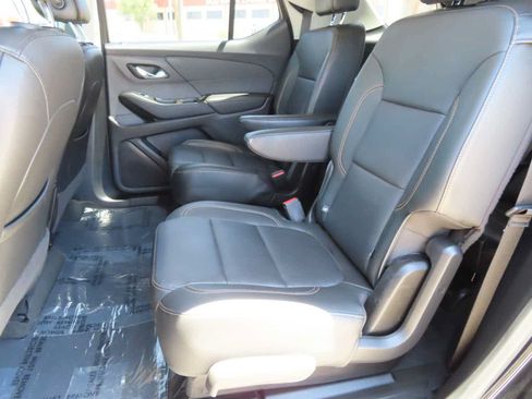 Used 2020 Chevrolet Traverse LT FWD image 13
