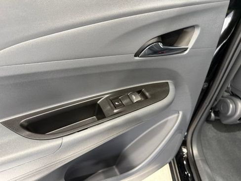 Used 2020 Chevrolet Bolt Premier w/ Infotainment Package FWD image 17