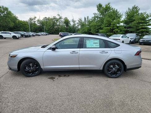 Used 2025 Honda Accord SE image 16