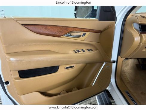 Used 2016 Cadillac Escalade ESV Platinum AWD/4WD image 16