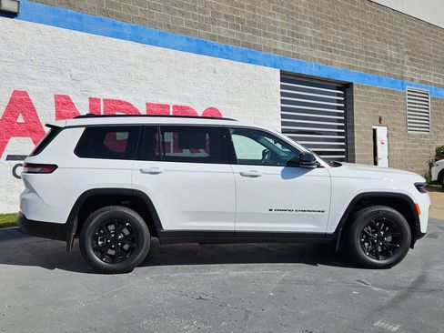 New 2026 Jeep Grand Cherokee L 4WD image 8
