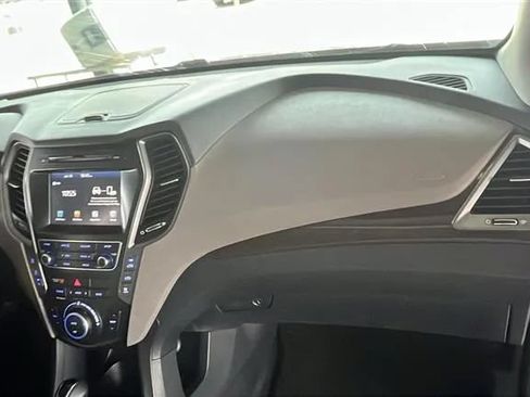 Used 2018 Hyundai Santa Fe SE FWD image 8
