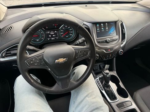 Used 2017 Chevrolet Cruze LT w/ Convenience Package image 22