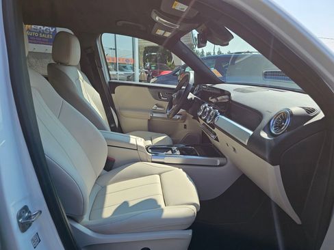 Used 2024 Mercedes-Benz GLB 250 4MATIC image 17