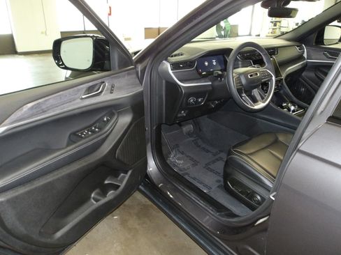 Used 2025 Jeep Grand Cherokee L Limited AWD/4WD image 8
