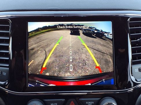 Used 2020 Jeep Grand Cherokee Altitude image 12