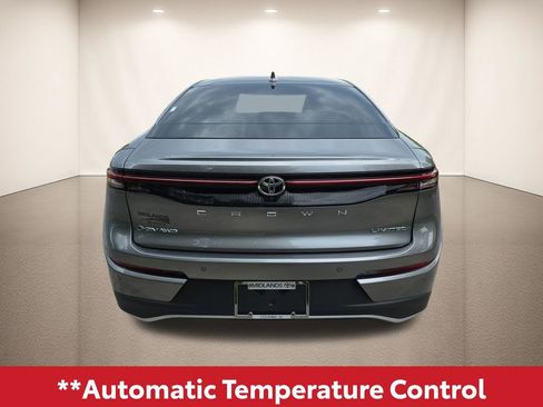 Used 2024 Toyota Crown AWD/4WD image 5