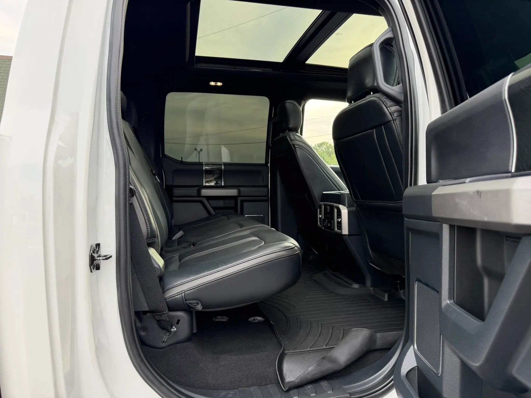 Used 2022 Ford F250 Platinum AWD/4WD image 26