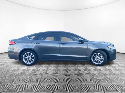 Used 2020 Ford Fusion SE image 5