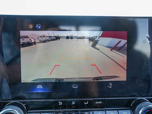 Used 2025 Chevrolet Colorado Trail Boss image 24