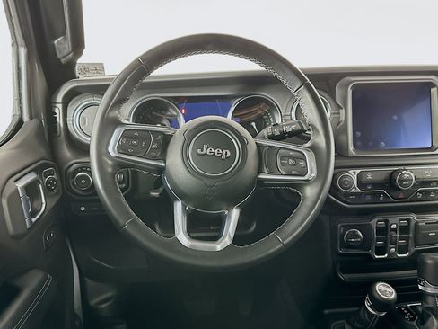 Used 2022 Jeep Wrangler Sahara w/ Safety Group image 18