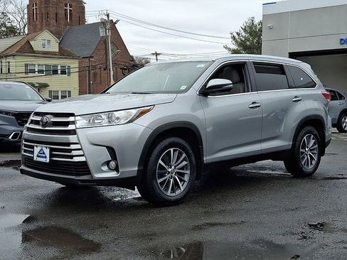 Used 2019 Toyota Highlander XLE image 3