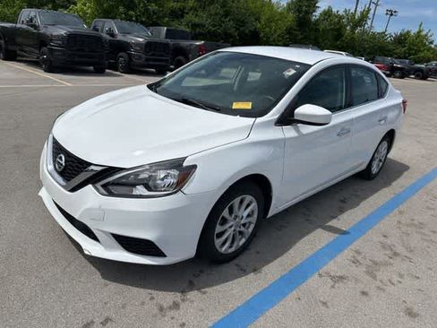 Used 2019 Nissan Sentra SV FWD image 2