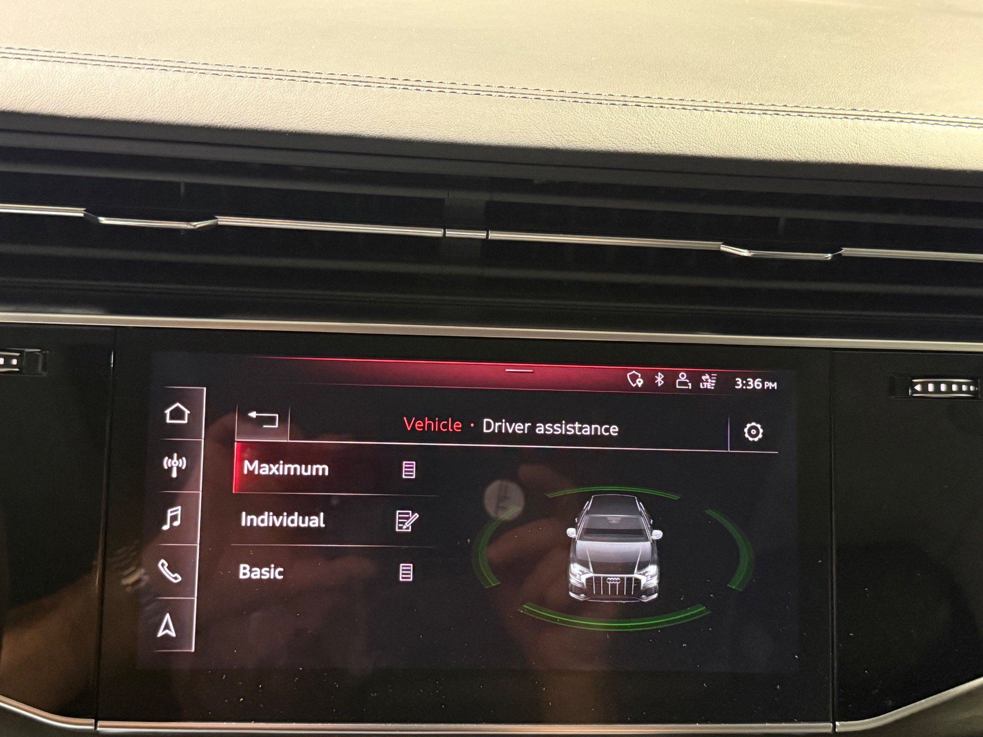 Used 2019 Audi Q8 Prestige w/ Luxury Package AWD/4WD image 37
