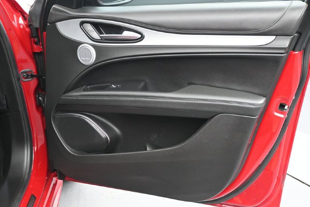 Used 2023 Alfa Romeo Stelvio Veloce AWD/4WD image 11