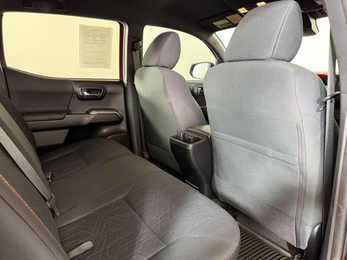 Used 2018 Toyota Tacoma TRD Off-Road AWD/4WD image 30