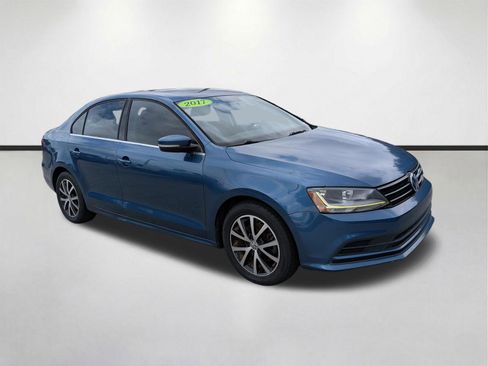 Used 2017 Volkswagen Jetta SE FWD image 2