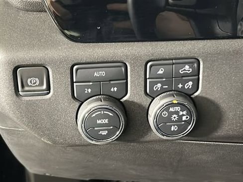 Used 2023 Chevrolet Silverado 1500 LTZ AWD/4WD image 20