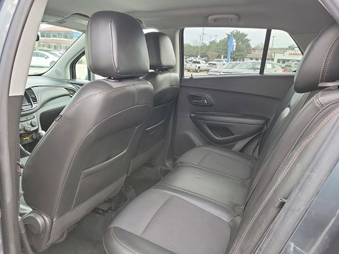 Used 2022 Chevrolet Trax LT w/ Sport Edition image 9