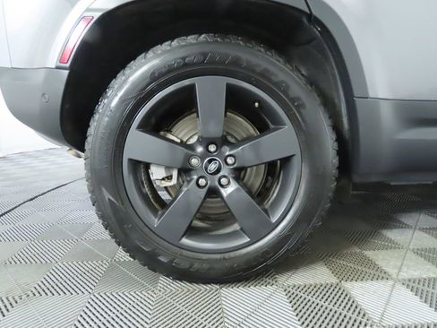 Used 2022 Land Rover Defender 110 SE image 32