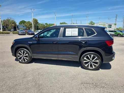 Used 2022 Volkswagen Taos SE image 5