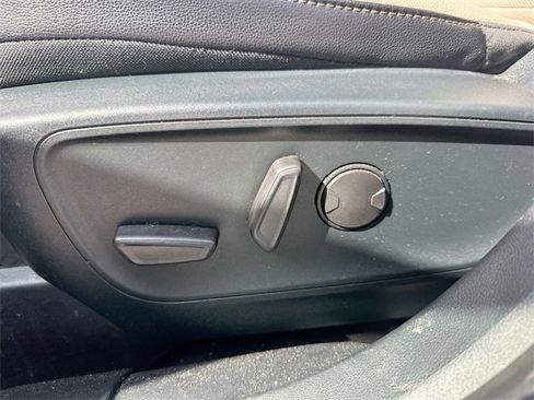 Used 2020 Ford Escape Titanium image 11