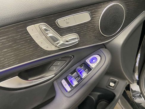 Used 2021 Mercedes-Benz GLC 300 4MATIC w/ Premium Package image 13