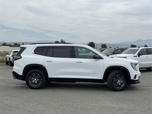 New 2025 GMC Acadia Elevation image 2